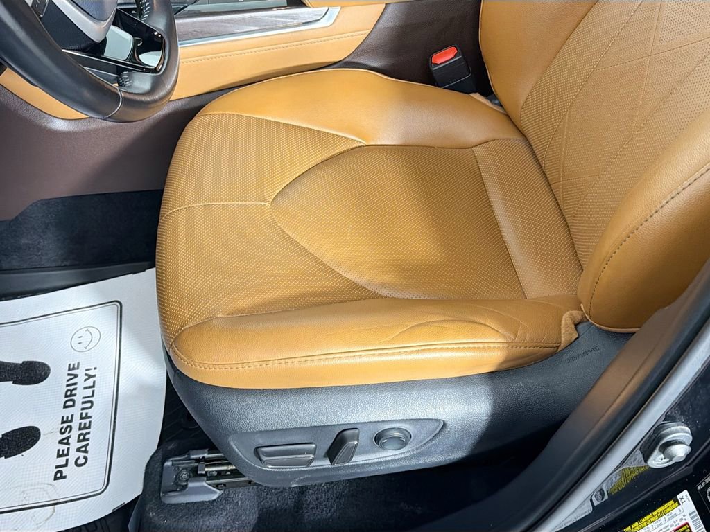 Used 2022 Toyota Highlander Platinum image 19
