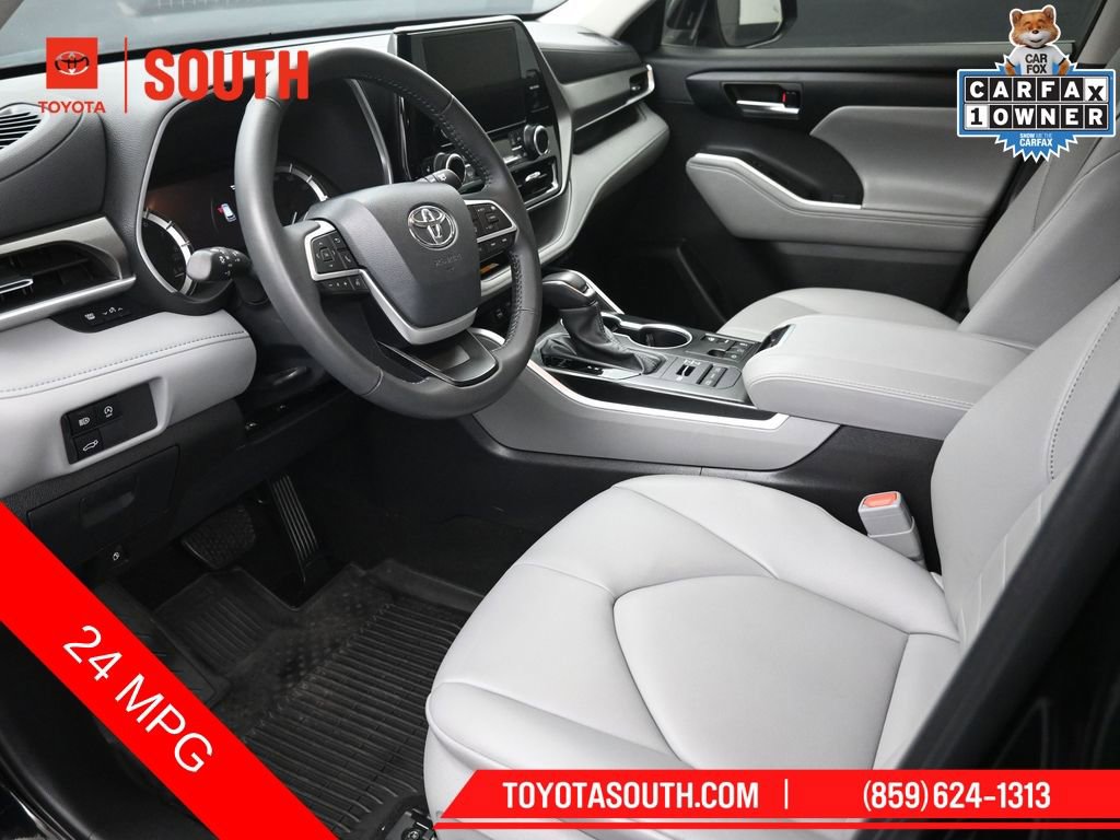 Used 2024 Toyota Highlander XLE AWD/4WD image 9