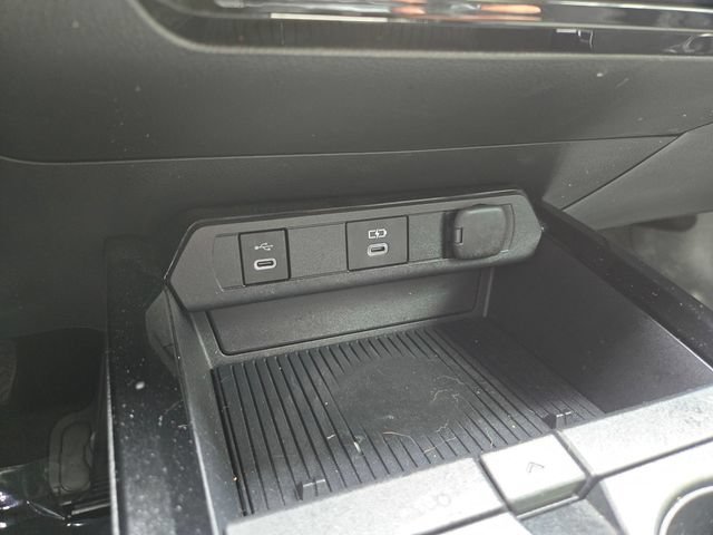 Used 2024 Toyota Prius Prime FWD image 15