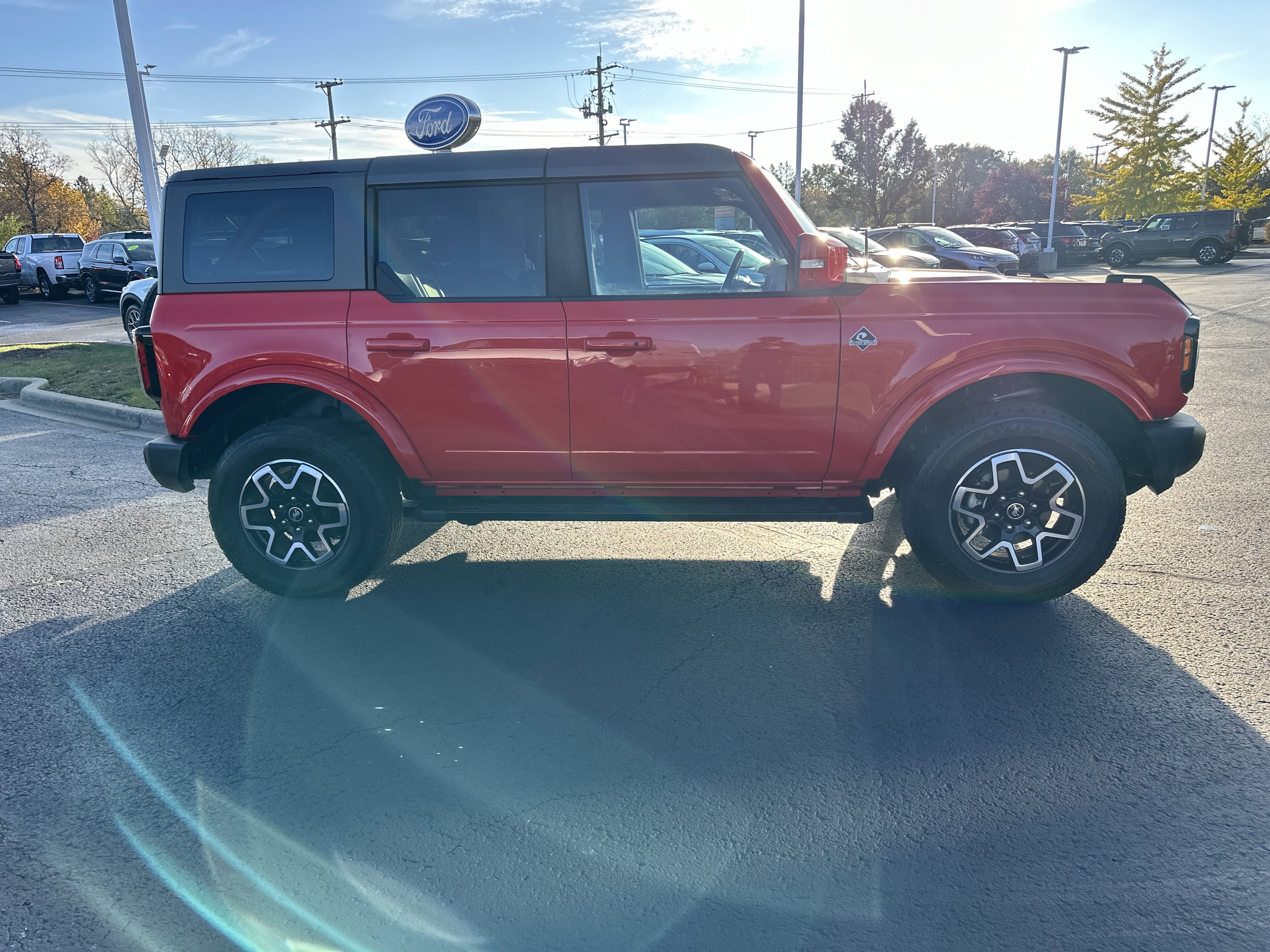 Used 2023 Ford Bronco Outer Banks image 2