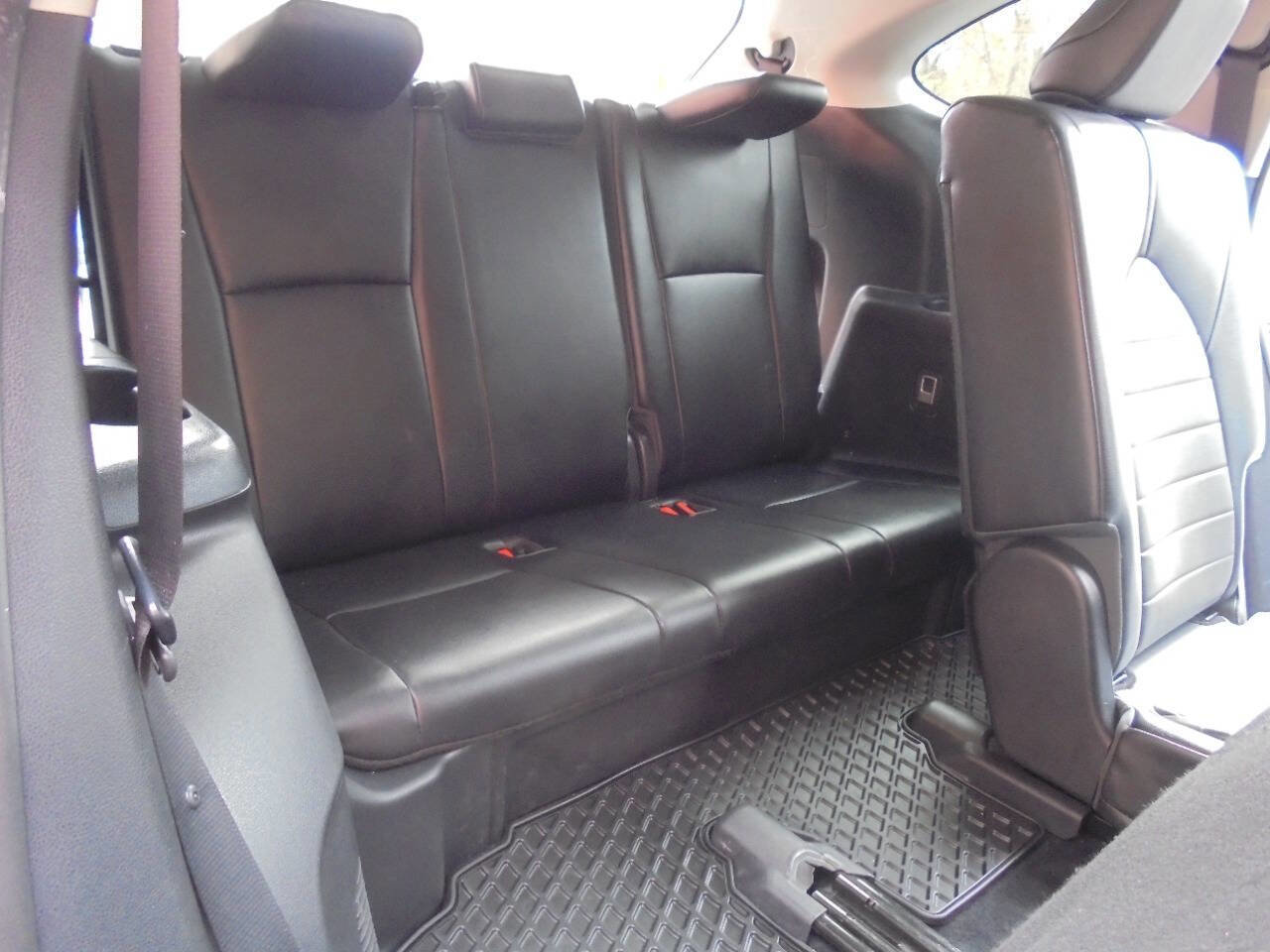 Used 2021 Toyota Highlander XLE AWD/4WD image 14