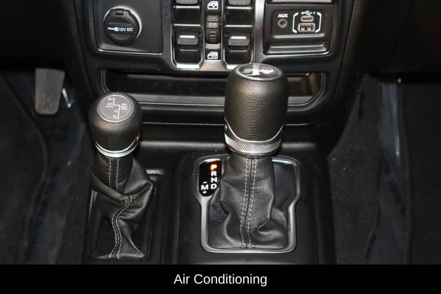 Used 2025 Jeep Wrangler Unlimited Sahara w/ Safety Group AWD/4WD image 13