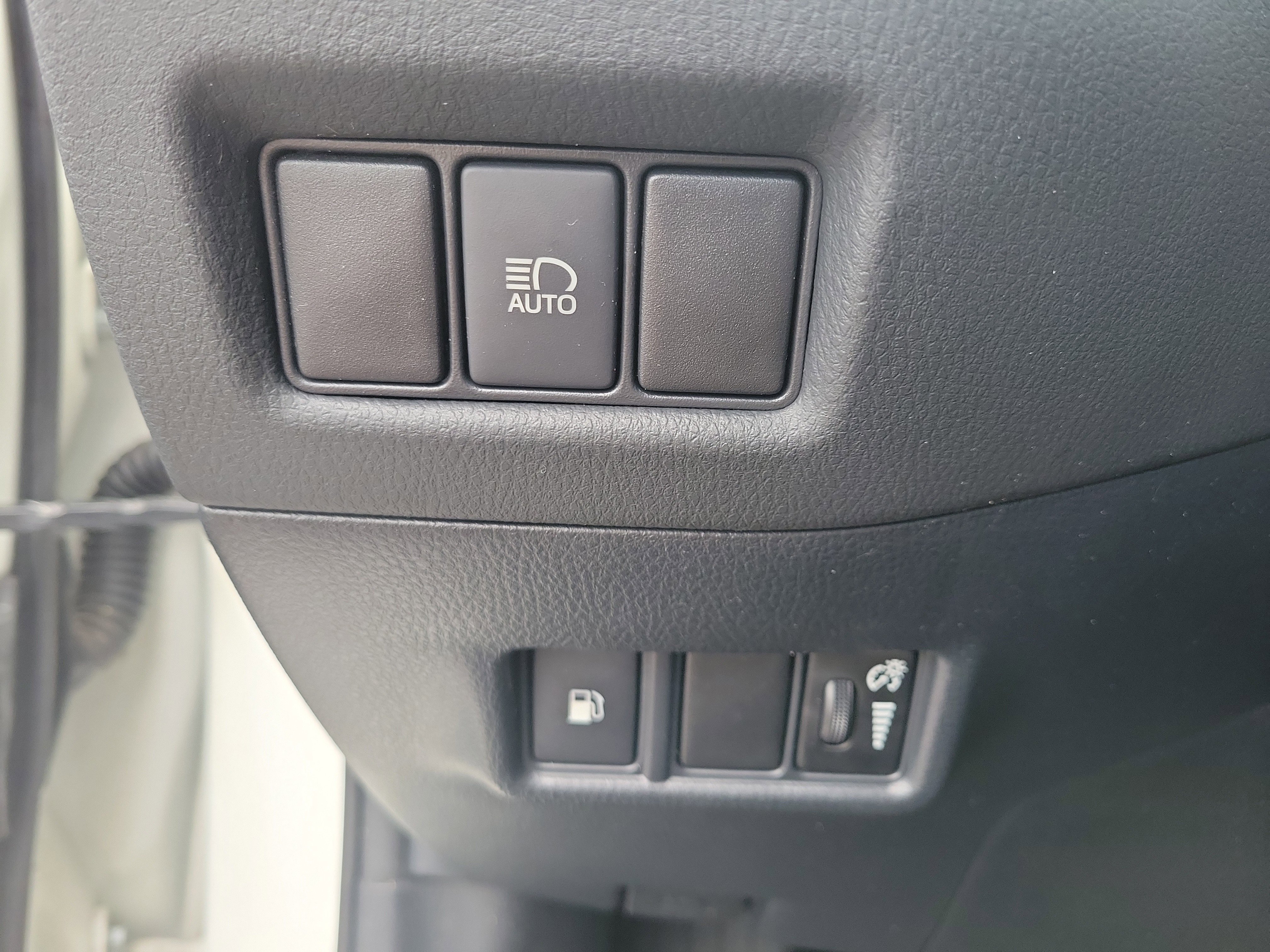 Used 2021 Toyota C-HR LE FWD image 26