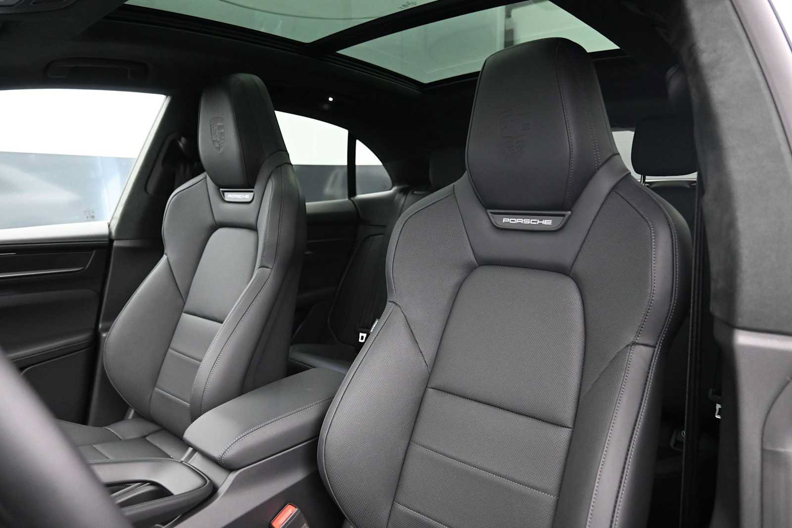 New 2026 Porsche Macan Turbo Electric AWD/4WD image 5