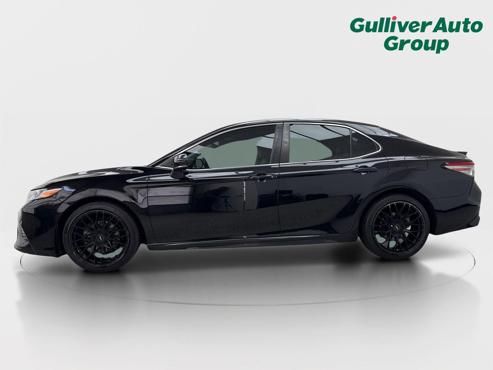 Used 2018 Toyota Camry SE w/ Convenience Package FWD image 3