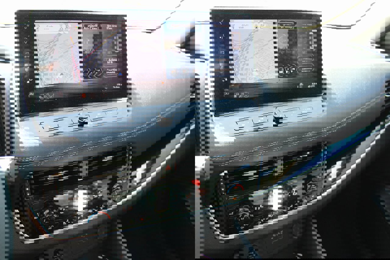 Used 2024 Nissan Rogue SL image 6