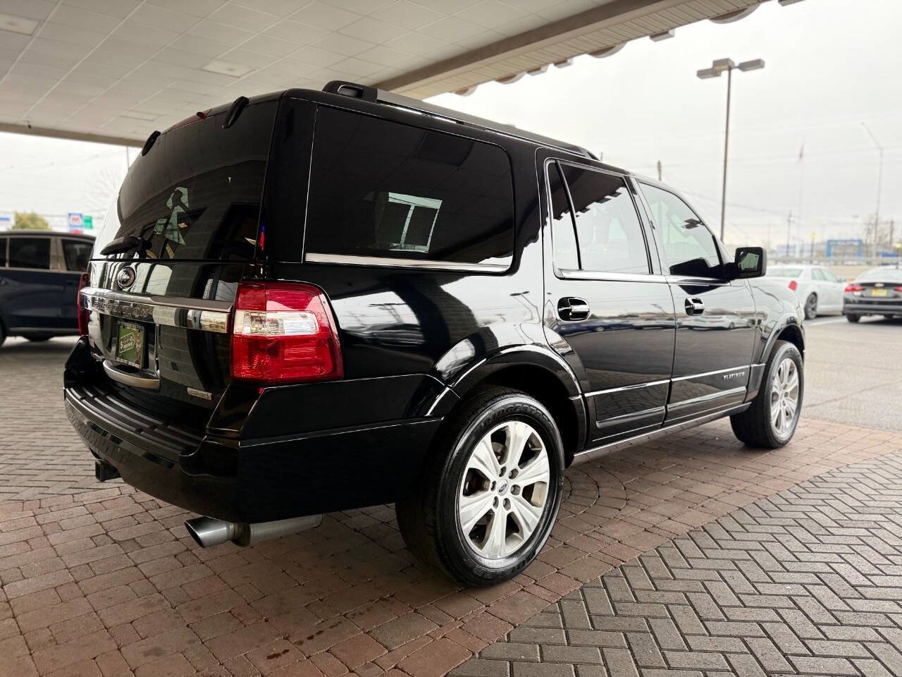Used 2016 Ford Expedition Platinum image 11