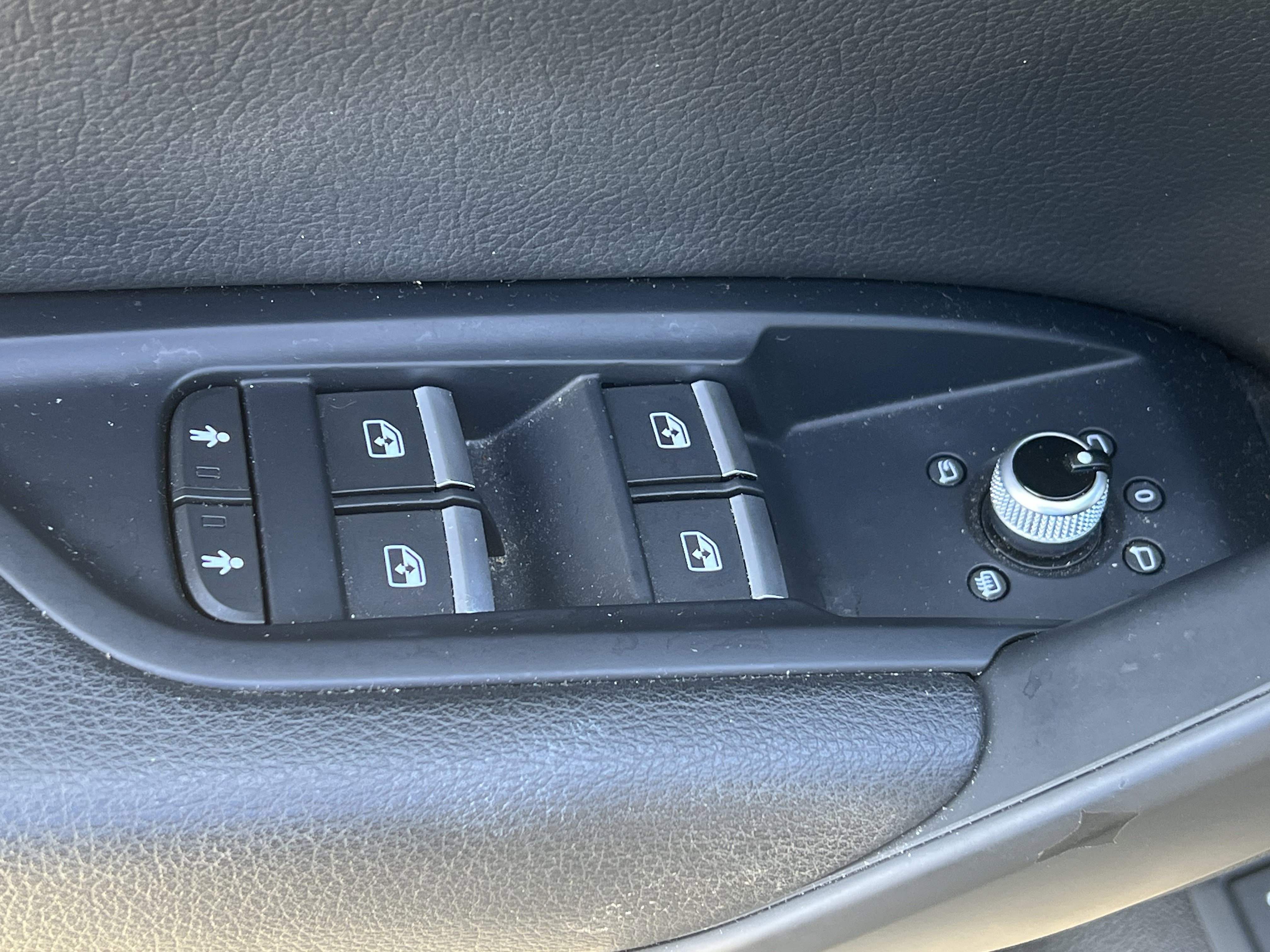 Used 2020 Audi Q5 2.0T Premium w/ Titanium Sport Package AWD/4WD image 15