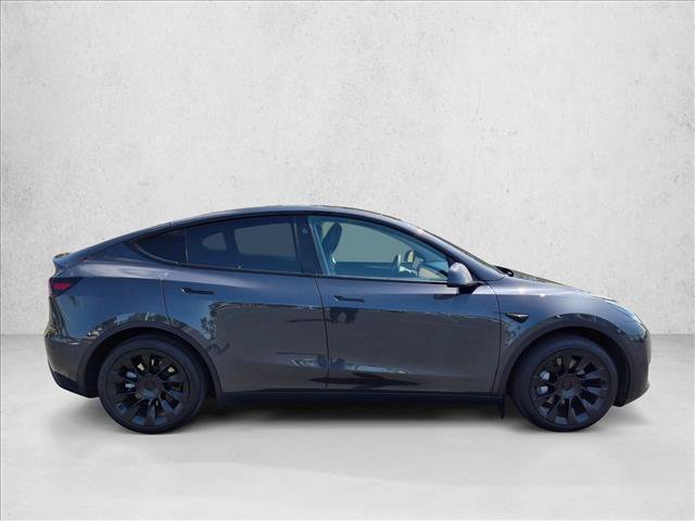Used 2024 Tesla Model Y Long Range AWD/4WD image 4