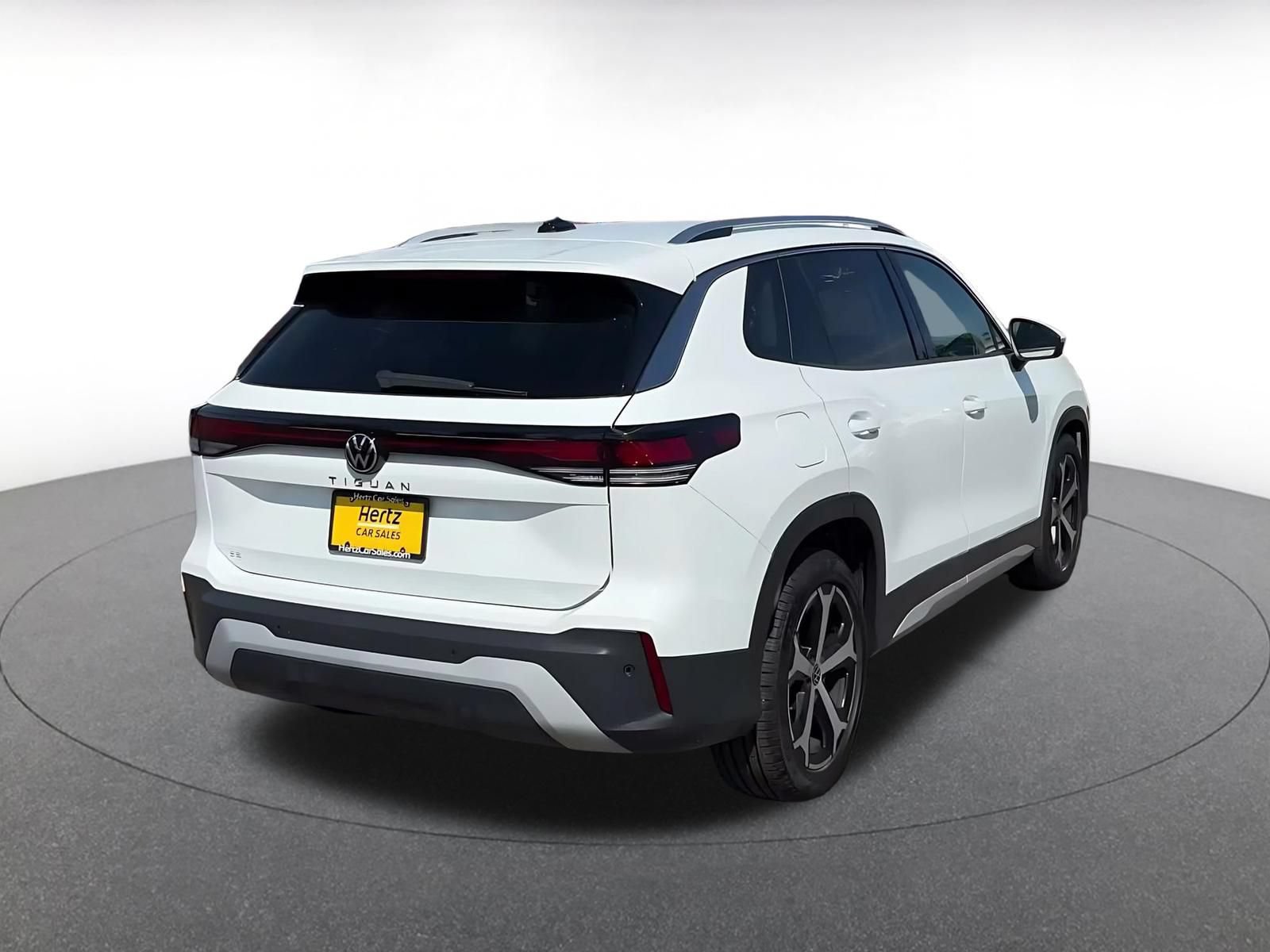 Used 2026 Volkswagen Tiguan SE FWD image 13