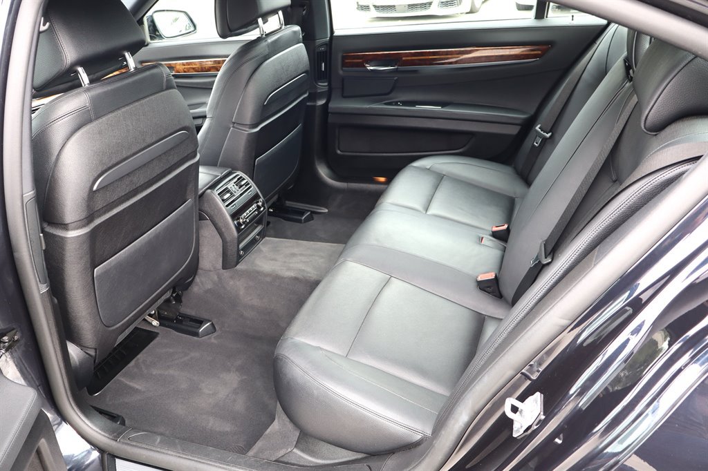 Used 2015 BMW 740Li xDrive AWD/4WD image 18