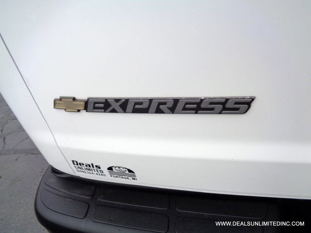 Used 2021 Chevrolet Express 2500 image 5