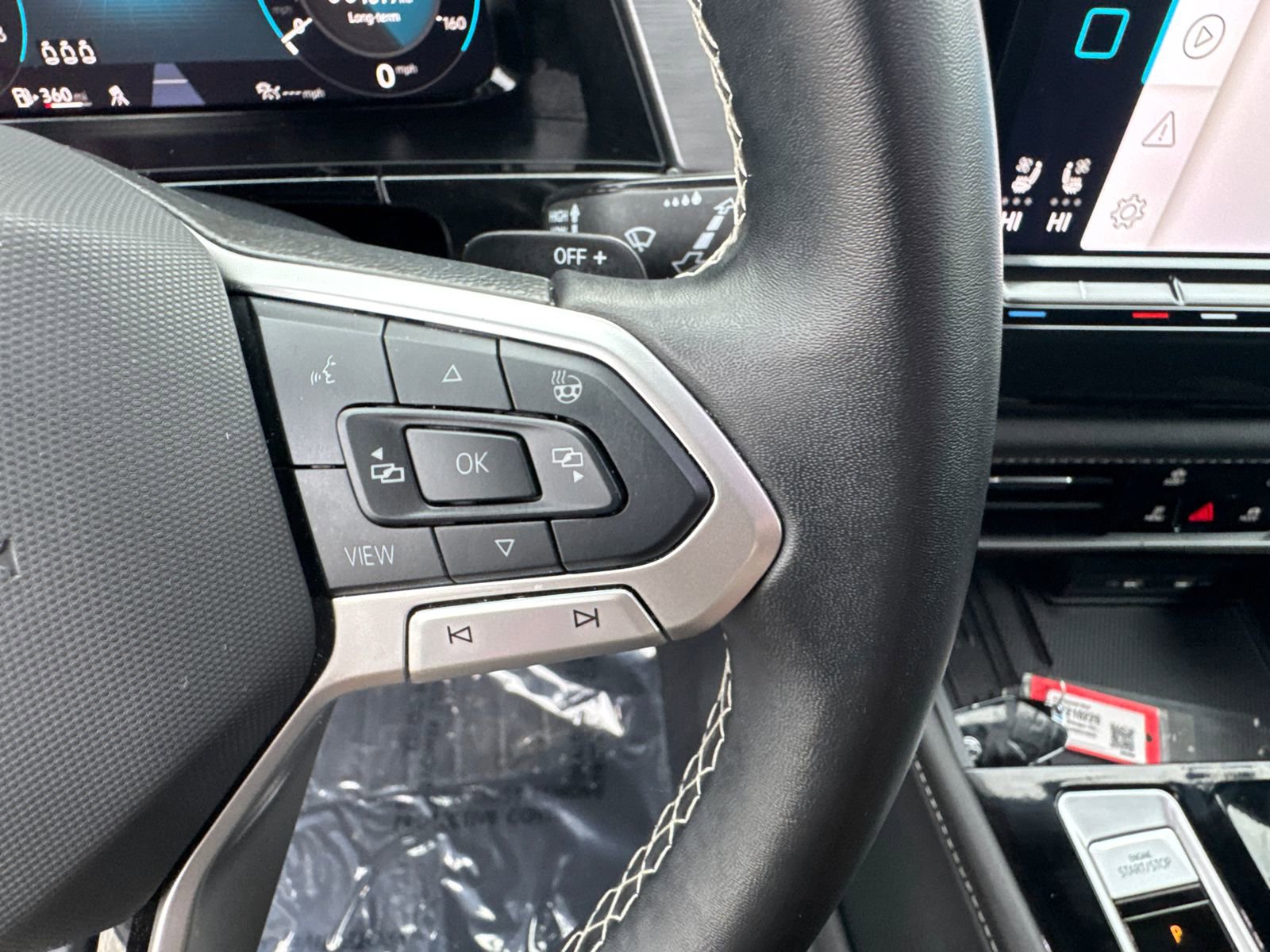 Used 2025 Volkswagen Atlas Cross Sport SE image 28