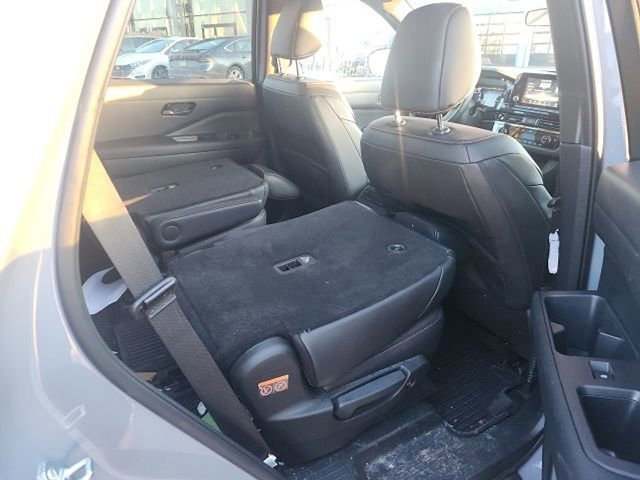 Used 2025 Nissan Pathfinder Rock Creek image 14