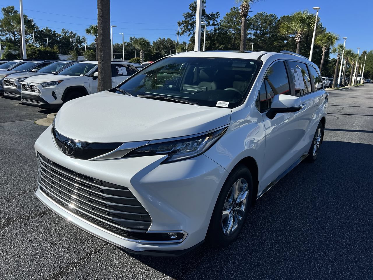 Used 2026 Toyota Sienna Limited FWD image 5