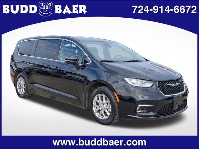 Used 2025 Chrysler Pacifica Select