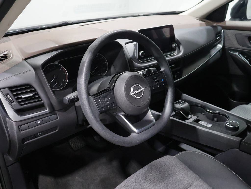 Used 2023 Nissan Rogue SV AWD/4WD image 16