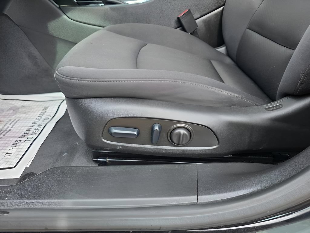 Used 2023 Chevrolet Malibu LT FWD image 16