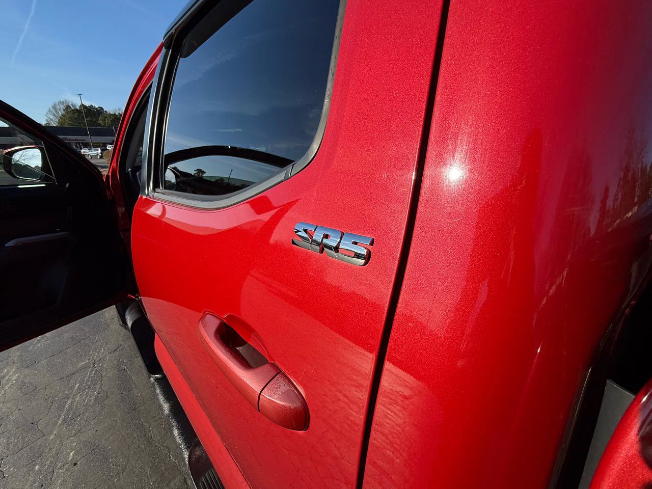 Used 2018 Toyota Tacoma SR5 AWD/4WD image 9