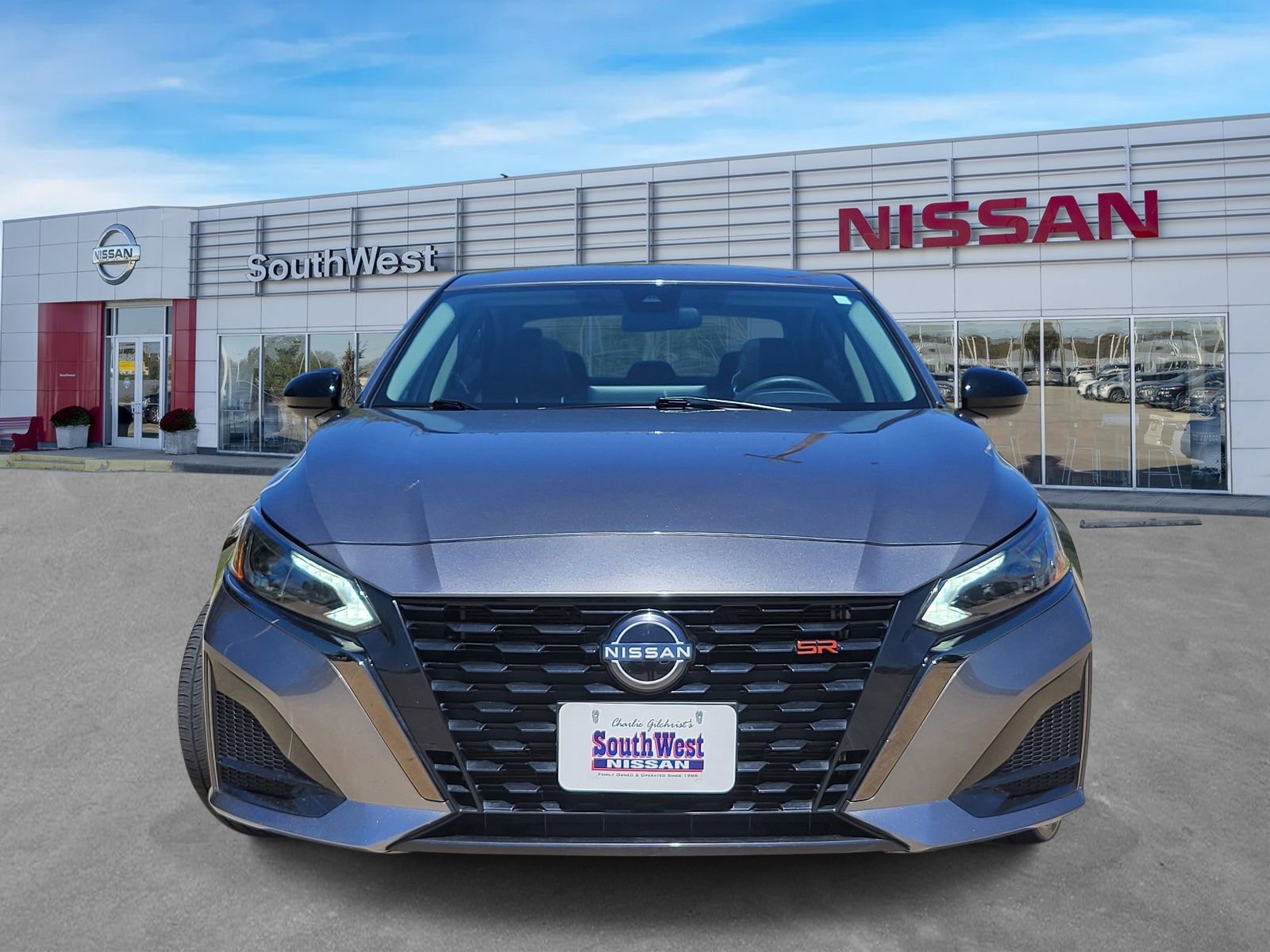 Used 2023 Nissan Altima 2.5 SR w/ SR Premium Package FWD image 2