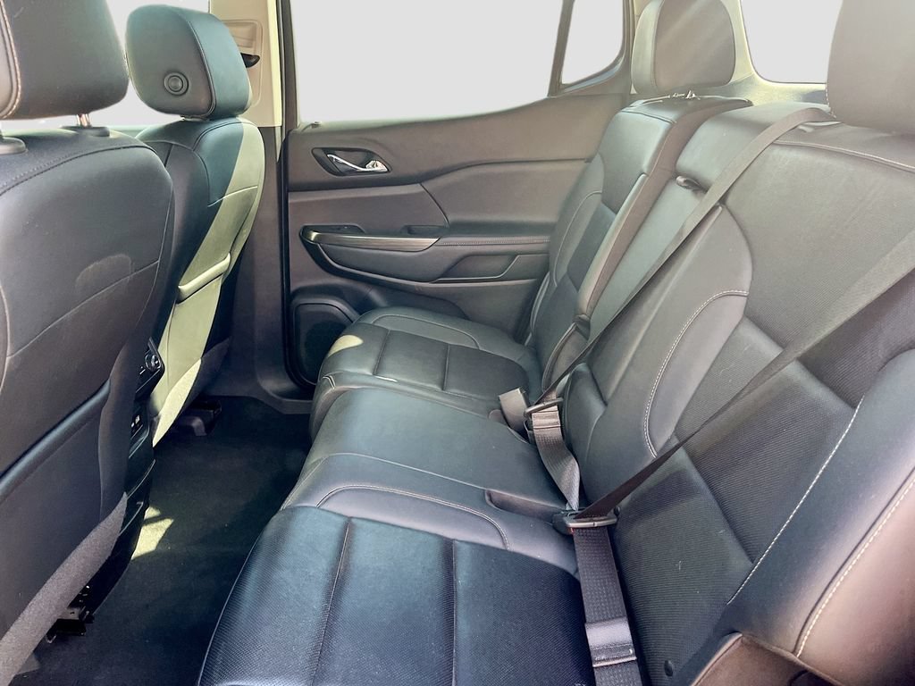 Used 2023 GMC Acadia SLT FWD image 25