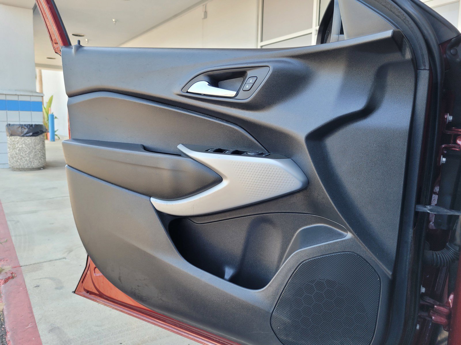Used 2024 Chevrolet Trax RS FWD image 26