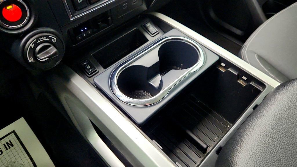 Used 2023 Nissan Titan SV w/ SV Convenience Package AWD/4WD image 16