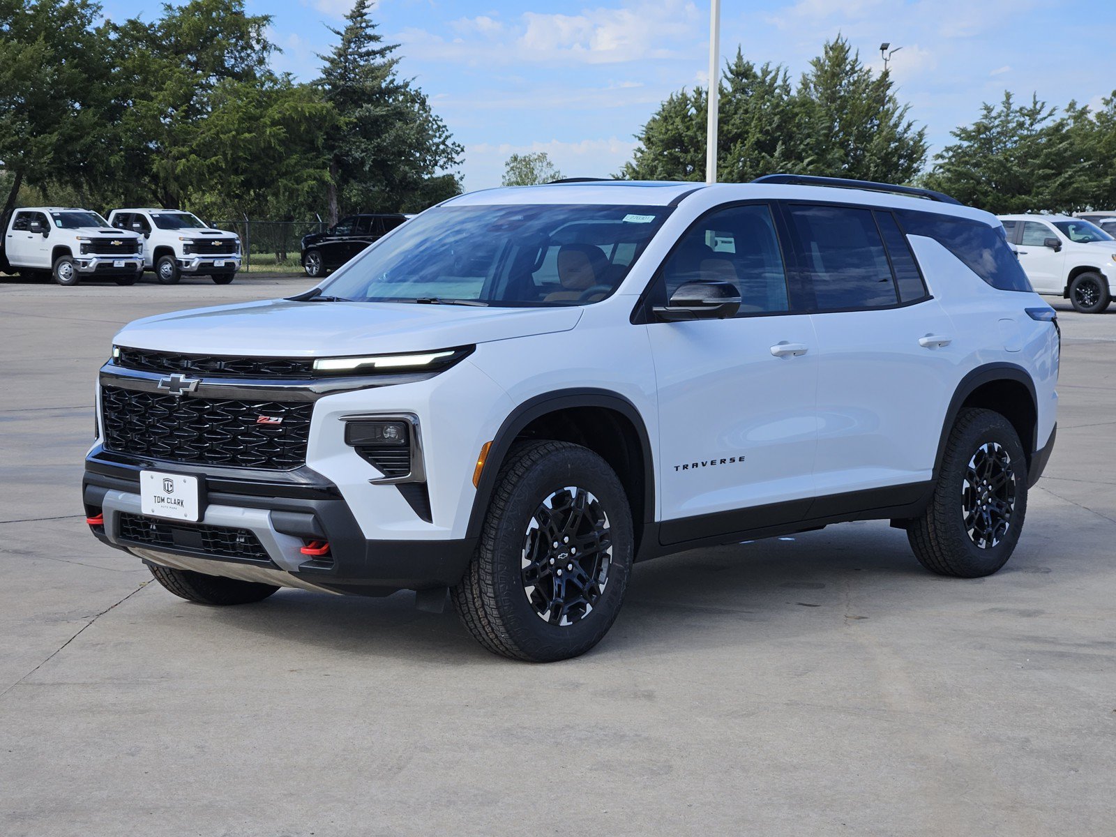 New 2027 Chevrolet Traverse Z71 w/ Driver Confidence Package AWD/4WD image 2