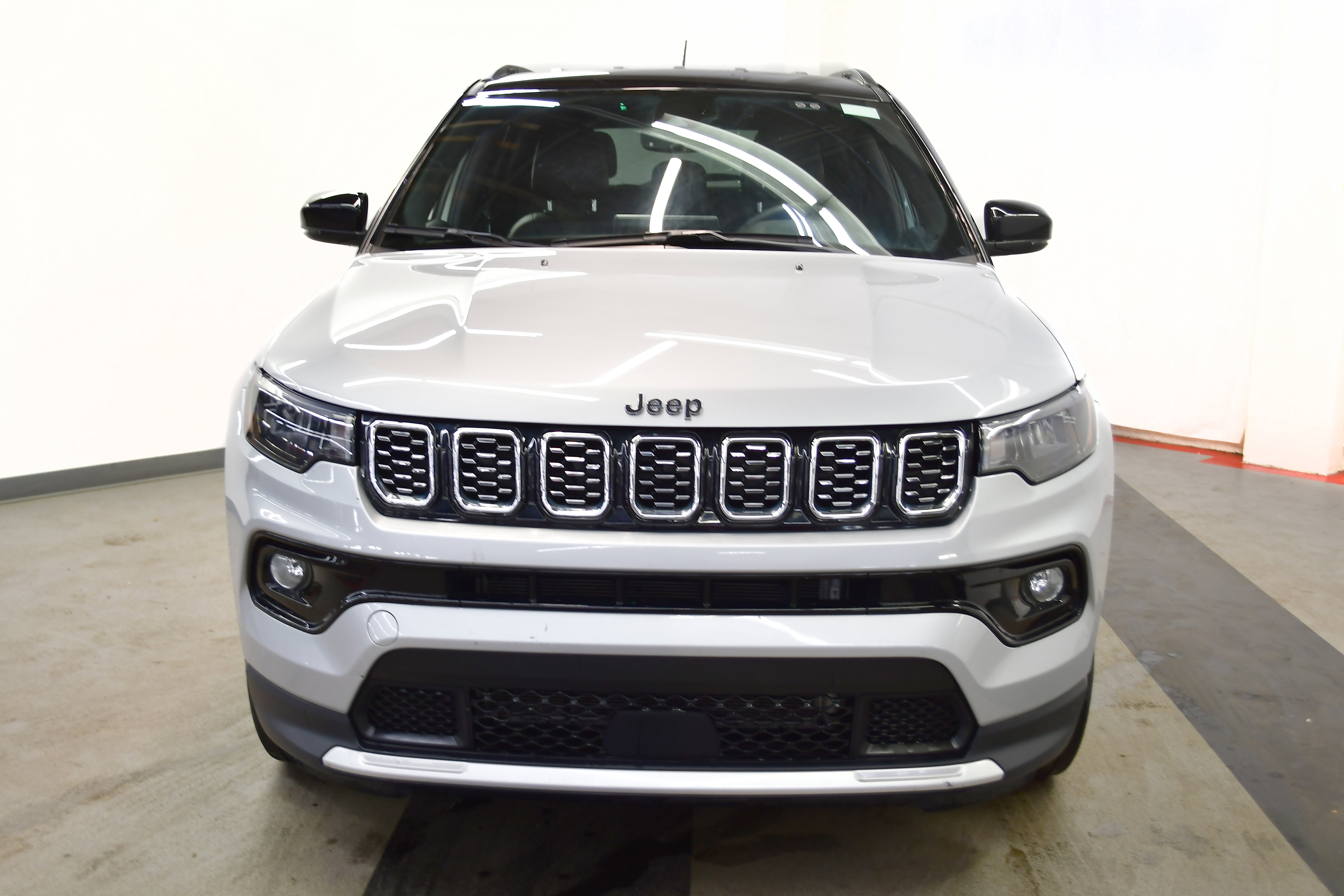 Used 2025 Jeep Compass Limited image 3