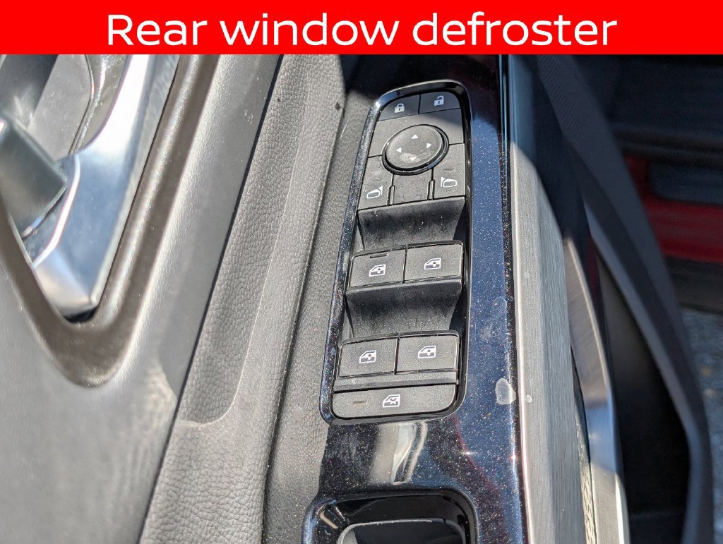Used 2025 Nissan Pathfinder SL FWD image 16