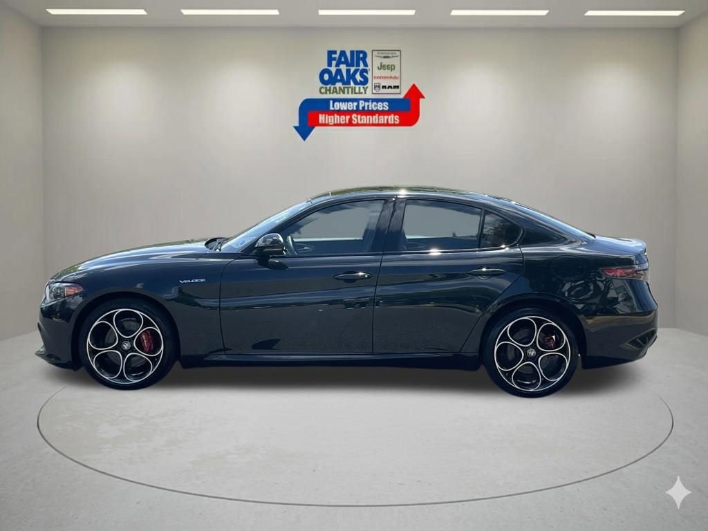 Used 2024 Alfa Romeo Giulia Veloce AWD/4WD image 9