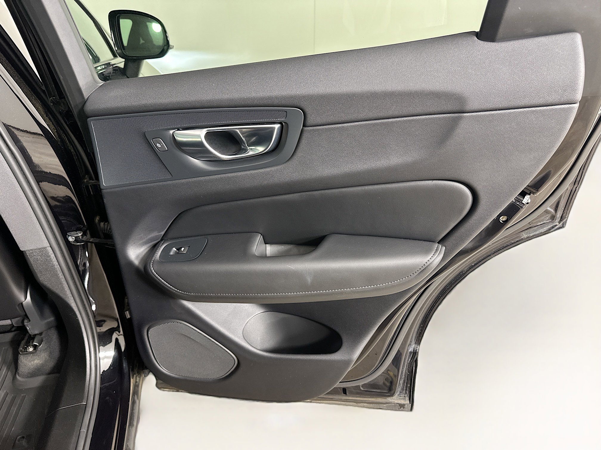 Used 2024 Volvo XC60 B5 Core image 31