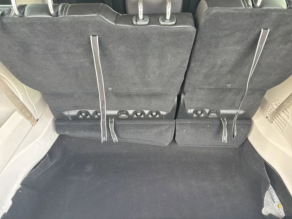 Used 2023 Chrysler Pacifica Touring-L image 15