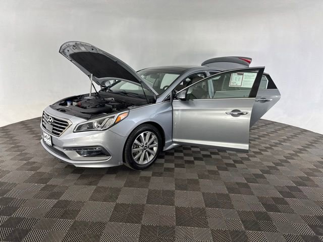 Used 2016 Hyundai Sonata Limited w/ Option Group 05 FWD image 17