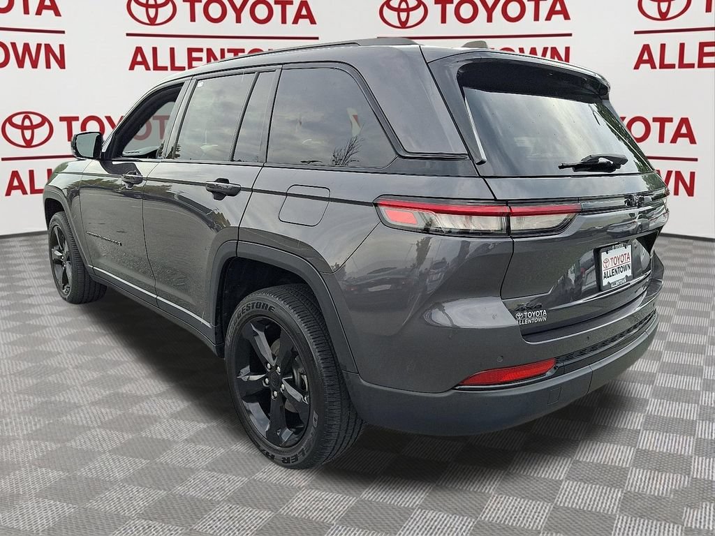 Used 2023 Jeep Grand Cherokee Altitude AWD/4WD image 6