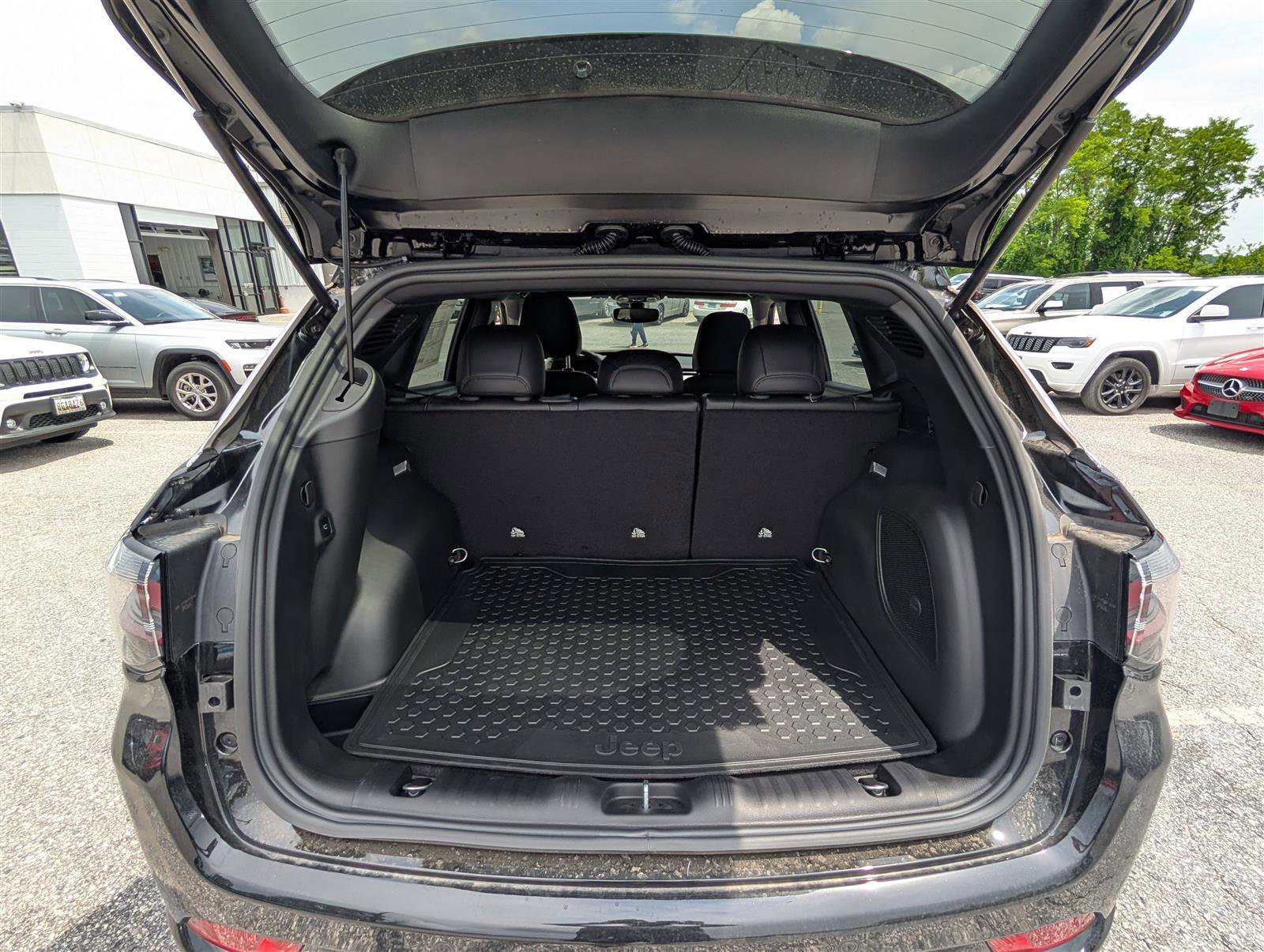 New 2025 Jeep Compass Limited w/ Elite Group AWD/4WD image 8