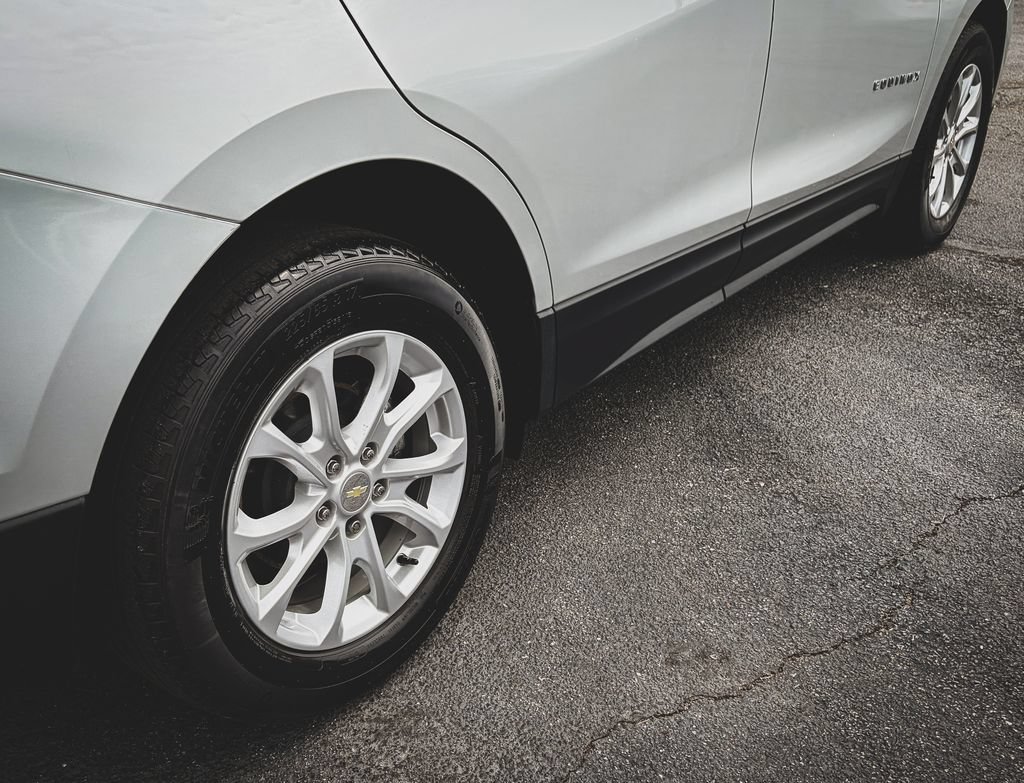 Used 2021 Chevrolet Equinox LT FWD image 28