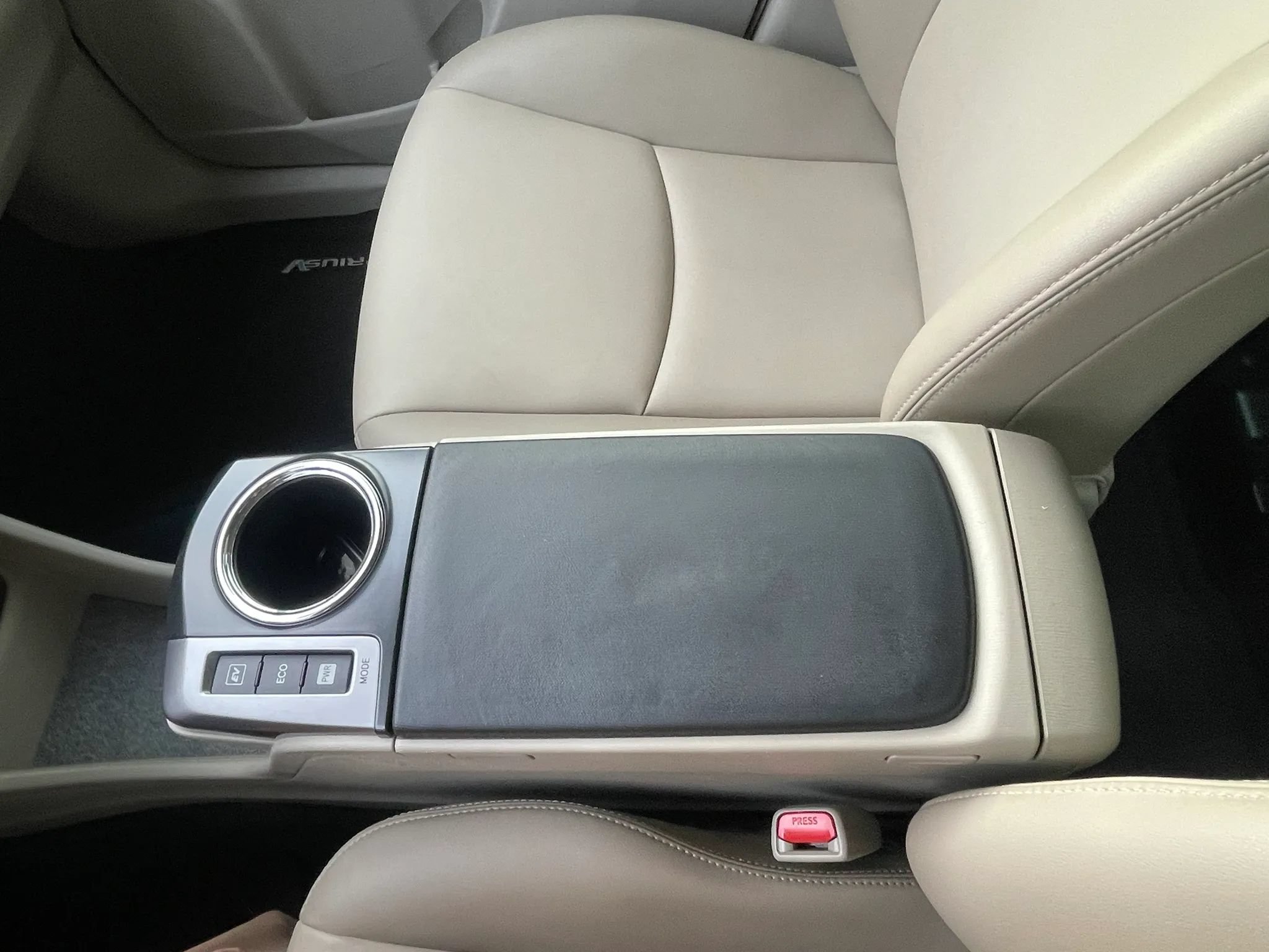 Used 2016 Toyota Prius V Five FWD image 39