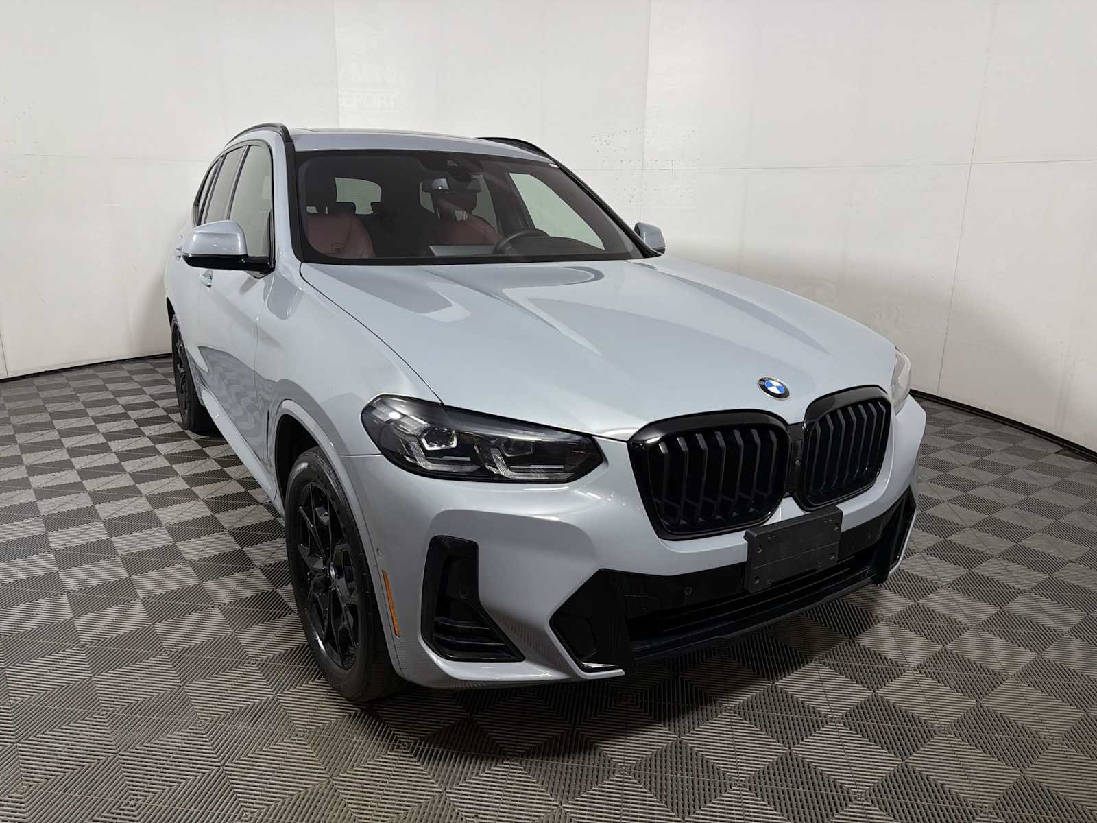 Used 2024 BMW X3 xDrive30i w/ M Sport Package AWD/4WD image 2