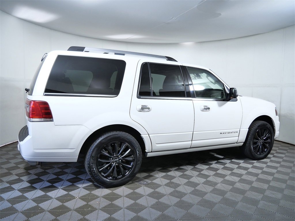 Used 2015 Lincoln Navigator Base image 9