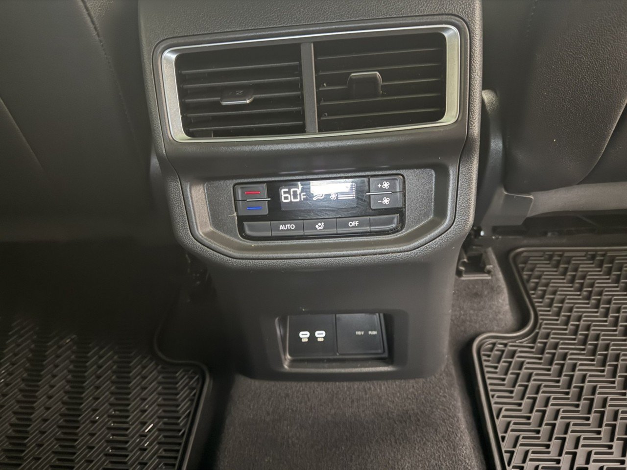 Used 2024 Volkswagen Atlas SE AWD/4WD image 15