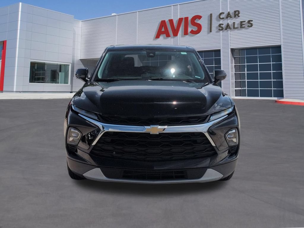 Used 2025 Chevrolet Blazer LT AWD/4WD image 2