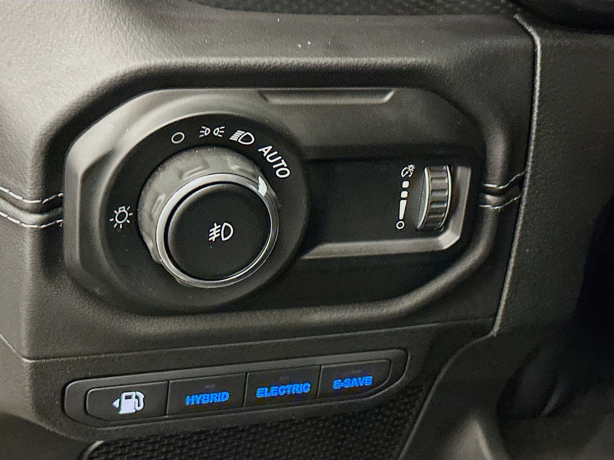 Used 2025 Jeep Wrangler Unlimited Rubicon 4xe image 17