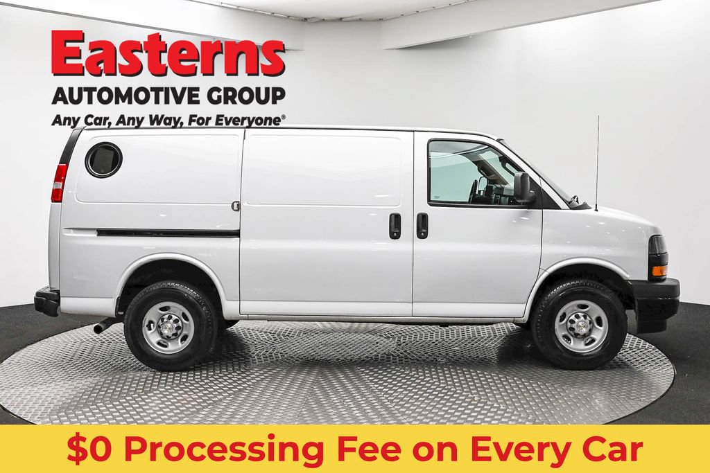 Used 2021 Chevrolet Express 3500 w/ Driver Convenience Package RWD image 4