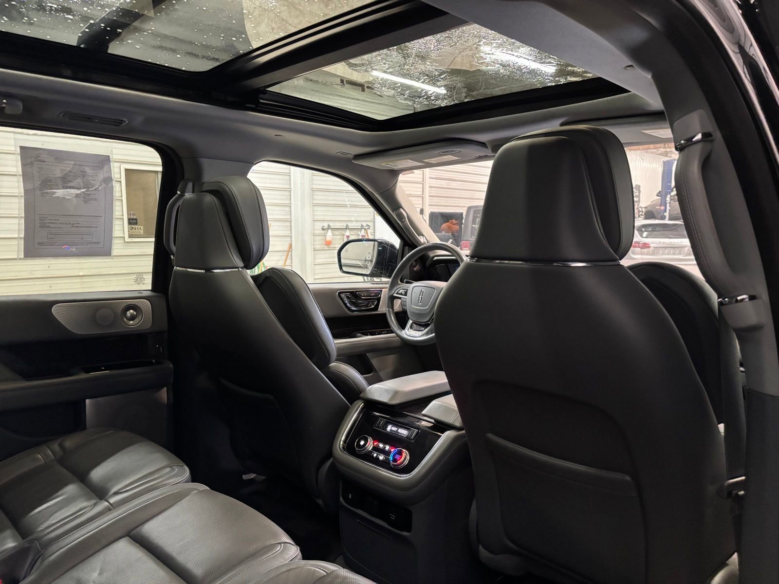 Used 2019 Lincoln Navigator L Reserve image 33