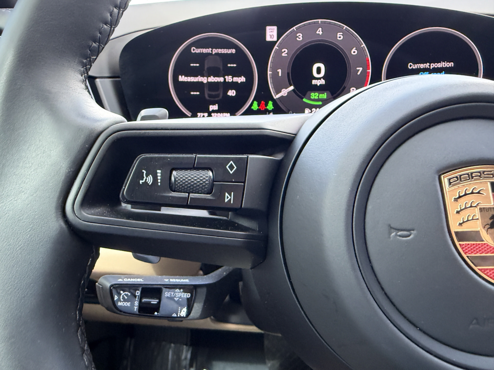 Certified 2025 Porsche Cayenne E-Hybrid Coupe AWD/4WD image 34