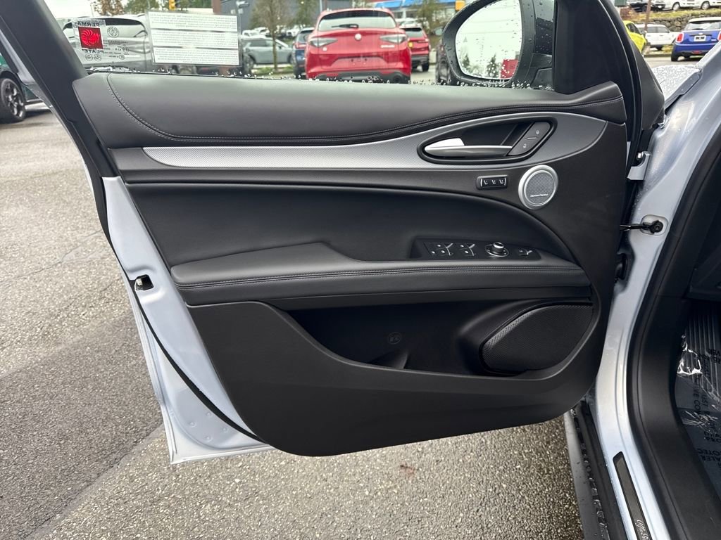 New 2025 Alfa Romeo Stelvio Sprint image 15