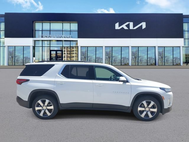 Used 2023 Chevrolet Traverse LT w/ LT Premium Package AWD/4WD image 2