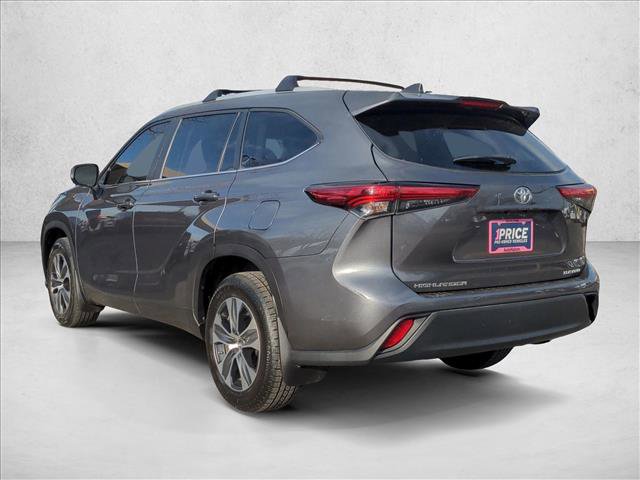 Used 2023 Toyota Highlander XLE image 7