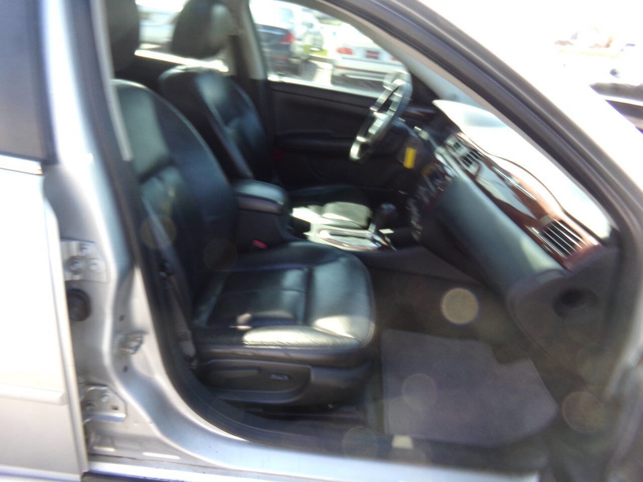 Used 2011 Chevrolet Impala LT w/ Luxury Edition Package image 21